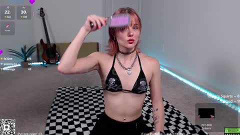 Snapshot of petitebrat chatting on 01/25/25, 08:00 PiperAvery online show from 01/25/25, 08:00
