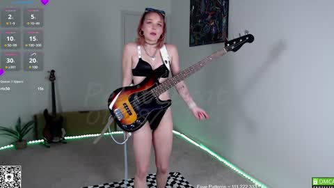 Snapshot of petitebrat chatting on 01/28/25, 11:28 PiperAvery online show from 01/28/25, 11:28