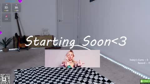 Snapshot of petitebrat chatting on 01/31/25, 09:05 PiperAvery online show from 01/31/25, 09:05