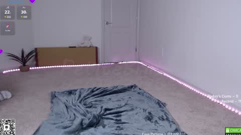 Snapshot of petitebrat chatting on 02/05/25, 05:41 PiperAvery online show from 02/05/25, 05:41