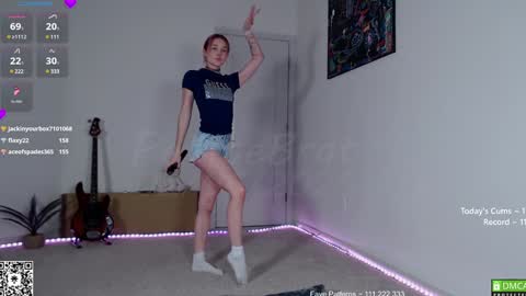 Snapshot of petitebrat chatting on 02/07/25, 02:04 PiperAvery online show from 02/07/25, 02:04