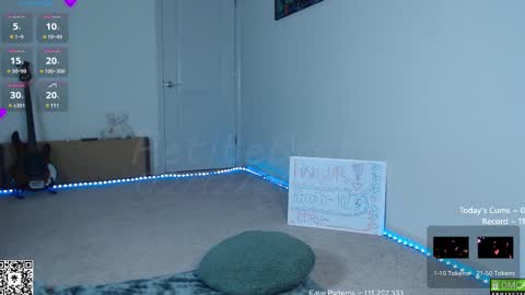 Snapshot of petitebrat chatting on 02/12/25, 10:59 PiperAvery online show from 02/12/25, 10:59