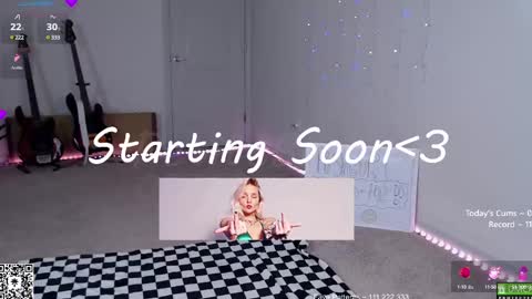 Snapshot of petitebrat chatting on 02/20/25, 07:30 PiperAvery online show from 02/20/25, 07:30
