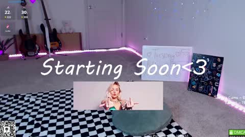 Snapshot of petitebrat chatting on 02/25/25, 06:42 PiperAvery online show from 02/25/25, 06:42