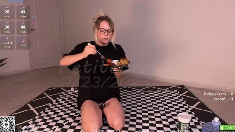 PiperAvery online show from 11/23/25, 08:52