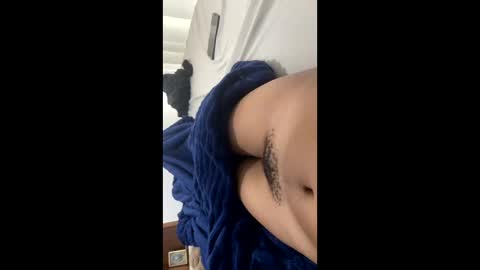 Snapshot of petitebrownie chatting on 03/16/26, 03:16 petitebrownie online show from 03/16/26, 03:16