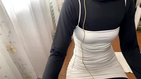 Snapshot of petitecurlybrunette chatting on 05/12/26, 02:25 Mlian online show from 05/12/26, 02:25