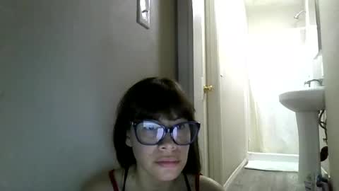Snapshot of petitedoll30 chatting on 07/12/26, 12:45 Petitedoll30 online show from 07/12/26, 12:45