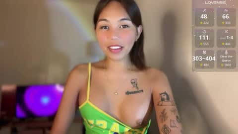 Snapshot of petitegirlx69 chatting on 05/22/26, 03:39 miss lisa online show from 05/22/26, 03:39