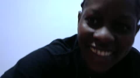 Snapshot of petitegirly12 chatting on 02/20/25, 03:34 petitegirly12 online show from 02/20/25, 03:34