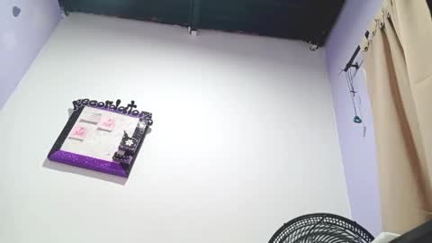 Snapshot of petiteivoryqueen chatting on 12/14/24, 03:51 danna online show from 12/14/24, 03:51