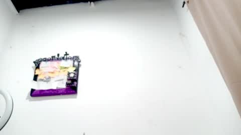 Snapshot of petiteivoryqueen chatting on 10/31/25, 03:18 danna online show from 10/31/25, 03:18