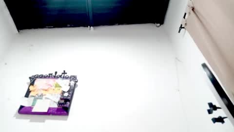 Snapshot of petiteivoryqueen chatting on 11/19/25, 04:01 danna online show from 11/19/25, 04:01