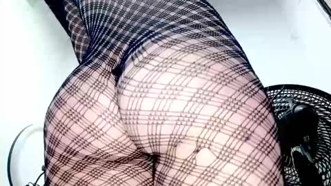 Snapshot of petiteivoryqueen chatting on 12/04/25, 04:33 danna online show from 12/04/25, 04:33