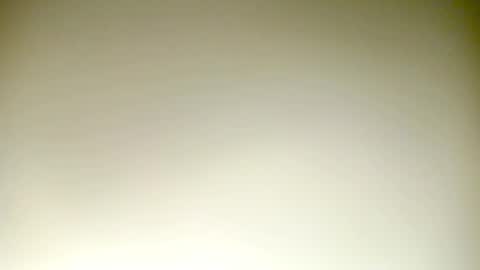 Snapshot of petiteivoryqueen chatting on 12/18/25, 04:18 danna online show from 12/18/25, 04:18