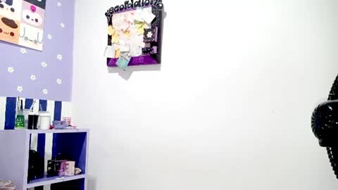 Snapshot of petiteivoryqueen chatting on 06/16/26, 05:32 danna online show from 06/16/26, 05:32