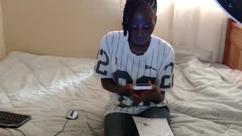 Snapshot of petitekittyy chatting on 04/14/26, 12:11 Kitty online show from 04/14/26, 12:11