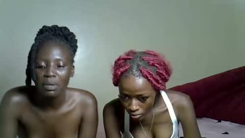Snapshot of petitekittyy chatting on 04/26/26, 02:37 Kitty online show from 04/26/26, 02:37