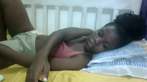 petitesweetchiq online show from 10/09/25, 06:39