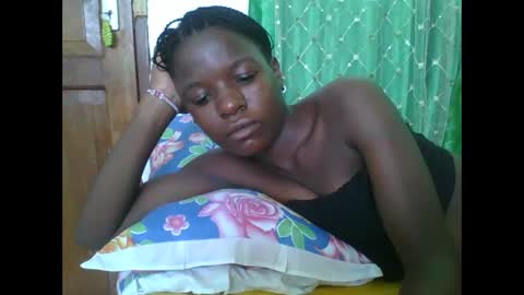 petitesweetchiq online show from 11/29/25, 08:50