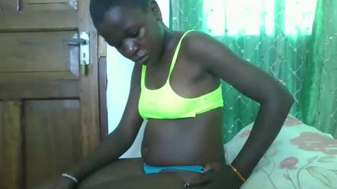 petitesweetchiq online show from 12/16/25, 07:13