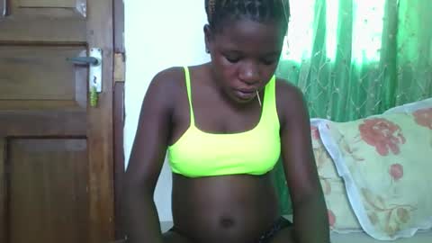 petitesweetchiq online show from 02/02/26, 07:51