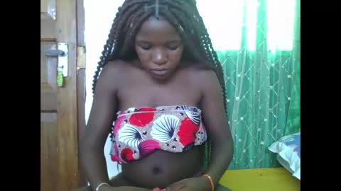 petitesweetchiq online show from 03/04/26, 07:25