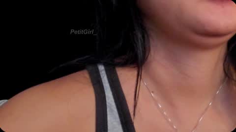 Snapshot of petitgirl_ chatting on 12/29/24, 01:38  J A S S  online show from 12/29/24, 01:38