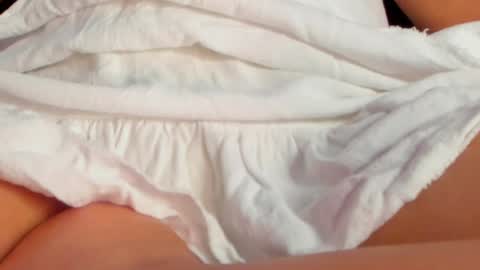 Snapshot of petitgirl_ chatting on 02/07/25, 08:20  J A S S  online show from 02/07/25, 08:20