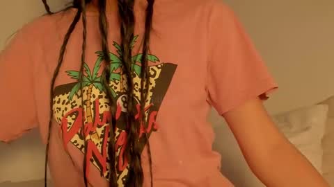 Snapshot of petitgirl_ chatting on 03/01/25, 04:54  J A S S  online show from 03/01/25, 04:54