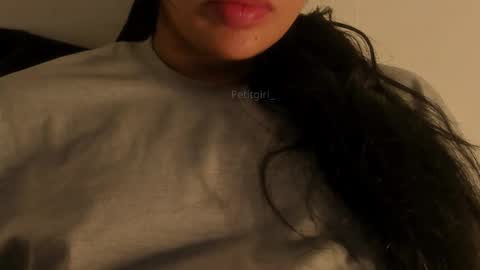 Snapshot of petitgirl_ chatting on 10/20/25, 05:24  J A S S  online show from 10/20/25, 05:24