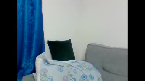 Snapshot of pettite_babe chatting on 11/08/25, 02:23 Arielle online show from 11/08/25, 02:23