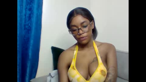 Snapshot of pettite_babe chatting on 01/06/26, 12:42 Arielle online show from 01/06/26, 12:42