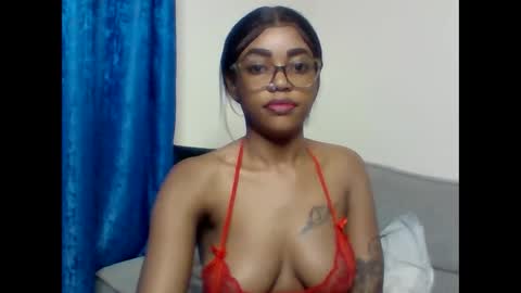 Snapshot of pettite_babe chatting on 01/16/26, 12:14 Arielle online show from 01/16/26, 12:14