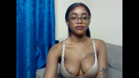 Snapshot of pettite_babe chatting on 01/16/26, 11:42 Arielle online show from 01/16/26, 11:42