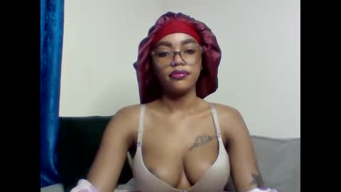 Snapshot of pettite_babe chatting on 03/04/26, 03:12 Arielle online show from 03/04/26, 03:12