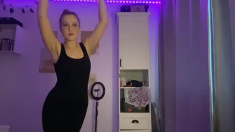 Katie online show from 10/16/25, 02:18