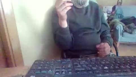 Snapshot of peyo873996 chatting on 04/13/26, 01:49 peyo873996 online show from 04/13/26, 01:49