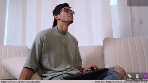 Snapshot of phantom_bigger1 chatting on 12/06/24, 09:02 phantom_bigger1 online show from 12/06/24, 09:02