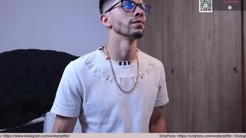 Snapshot of phantom_bigger1 chatting on 12/20/24, 10:43 phantom_bigger1 online show from 12/20/24, 10:43