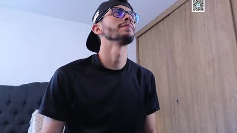 Snapshot of phantom_bigger1 chatting on 01/06/25, 05:59 phantom_bigger1 online show from 01/06/25, 05:59