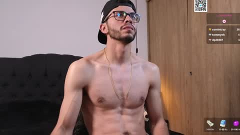 Snapshot of phantom_bigger1 chatting on 01/08/25, 02:46 phantom_bigger1 online show from 01/08/25, 02:46