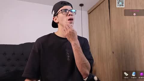 Snapshot of phantom_bigger1 chatting on 01/10/25, 03:16 phantom_bigger1 online show from 01/10/25, 03:16