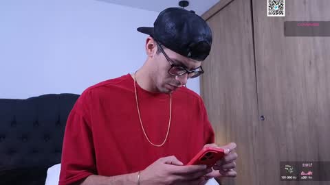 Snapshot of phantom_bigger1 chatting on 01/15/25, 02:02 phantom_bigger1 online show from 01/15/25, 02:02