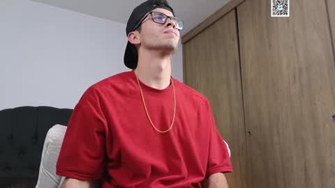 Snapshot of phantom_bigger1 chatting on 01/15/25, 10:02 phantom_bigger1 online show from 01/15/25, 10:02