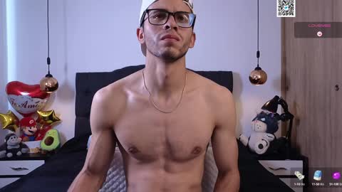 Snapshot of phantom_bigger1 chatting on 01/21/25, 03:10 phantom_bigger1 online show from 01/21/25, 03:10