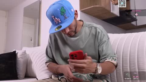 Snapshot of phantom_bigger1 chatting on 01/27/25, 01:30 phantom_bigger1 online show from 01/27/25, 01:30