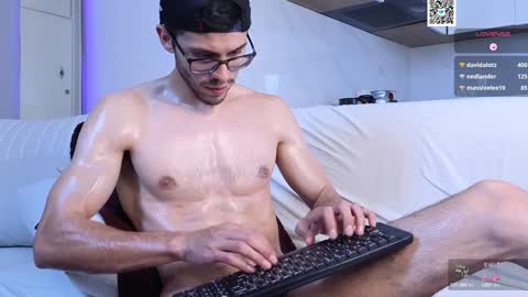 Snapshot of phantom_bigger1 chatting on 01/30/25, 05:17 phantom_bigger1 online show from 01/30/25, 05:17