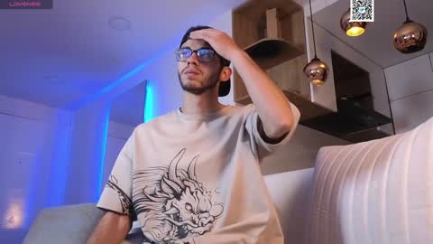 Snapshot of phantom_bigger1 chatting on 02/04/25, 10:54 phantom_bigger1 online show from 02/04/25, 10:54