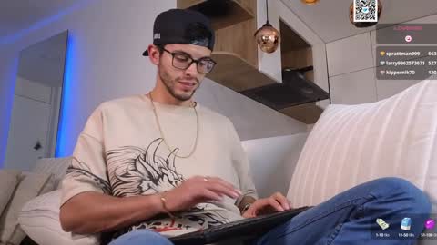 Snapshot of phantom_bigger1 chatting on 02/04/25, 08:06 phantom_bigger1 online show from 02/04/25, 08:06